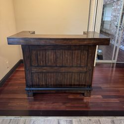 Pottery Barn Bar With Matching Barstools 