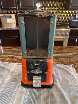 Vintage Victor 1 cent Gumball / Candy Vending Machine