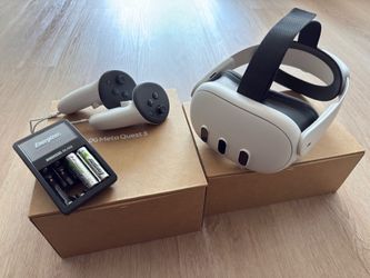 Meta Quest 3 + Elite Strap + battery charger