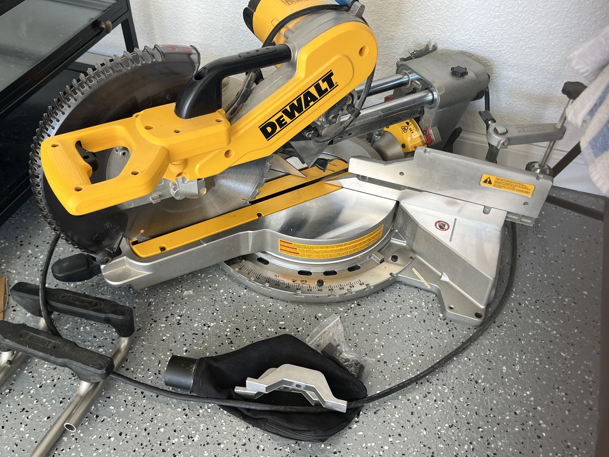 Dewalt DWS779 12” Compound Miter Saw Double Bevel Sliding 