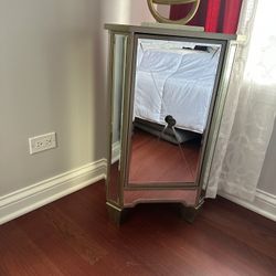 Z Gallery- Modern Look - Classy And Elegant