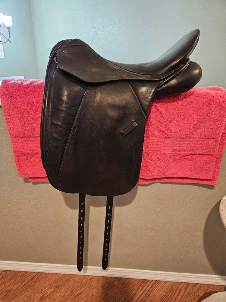 Laser Dressage Saddle