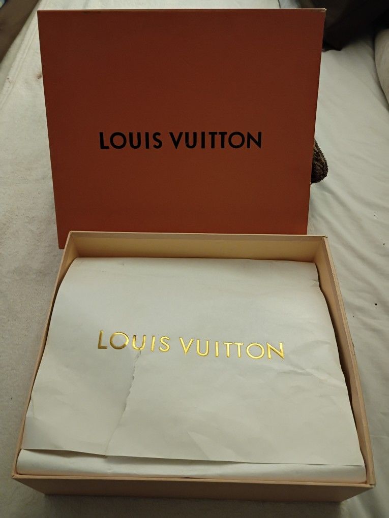 SIZE 7 NEW LOUIE
