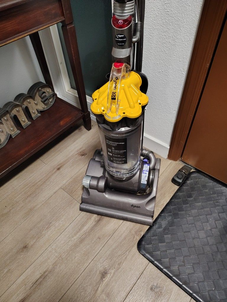 Dyson D33 Upright.