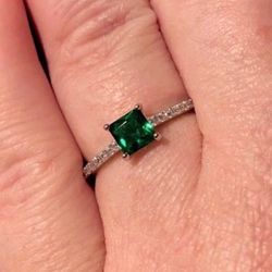 Emerald Silver Ring Sz 7