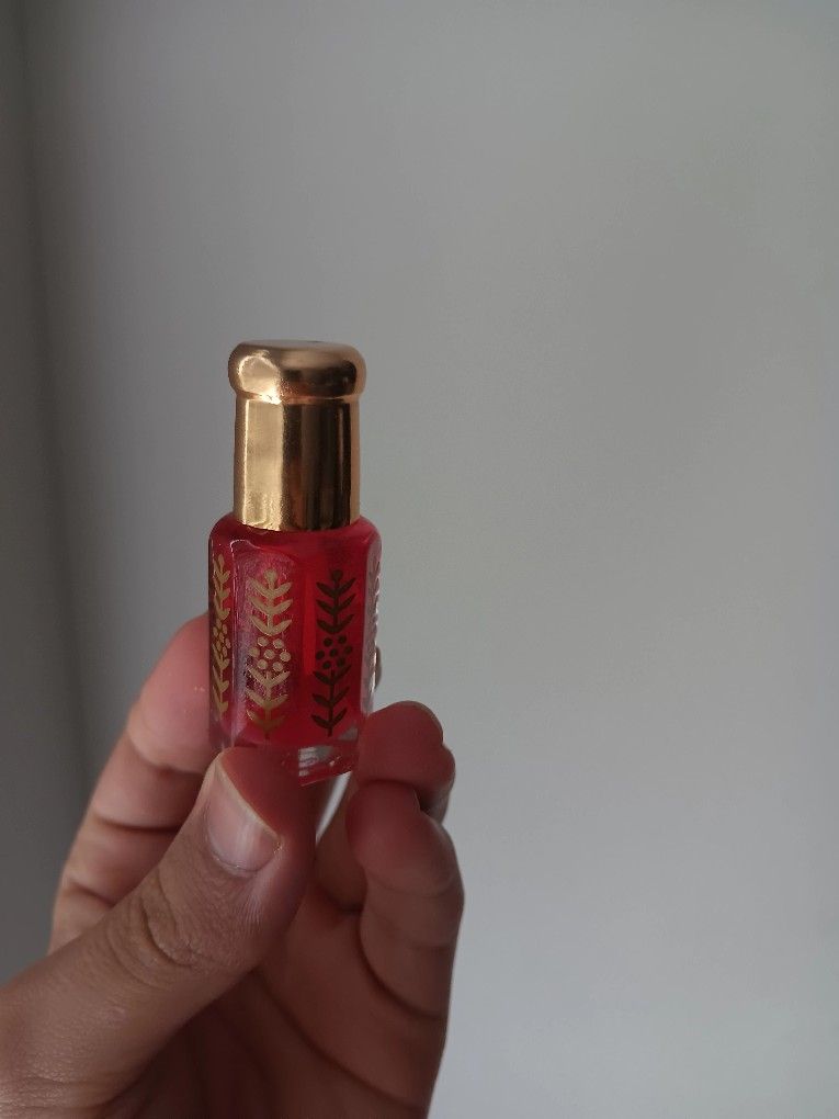 Luxury Long-Lasting Perfume – All-Day Scent