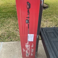 Milwaukee Fuel M18 Pole Saw Kit 