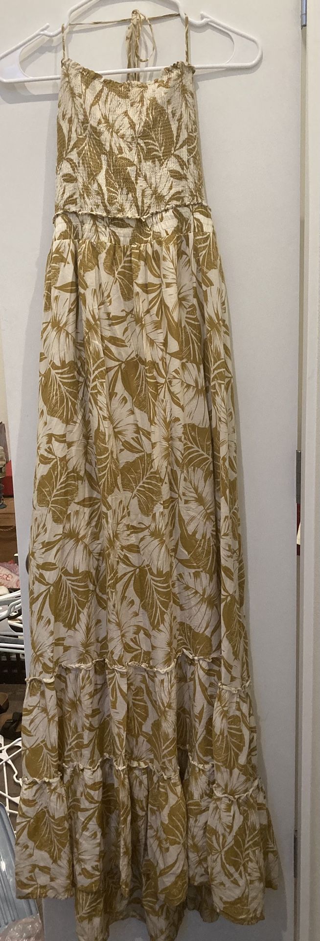 Breezy Gold d& White Leaf Print Sundress - Size Medium 
