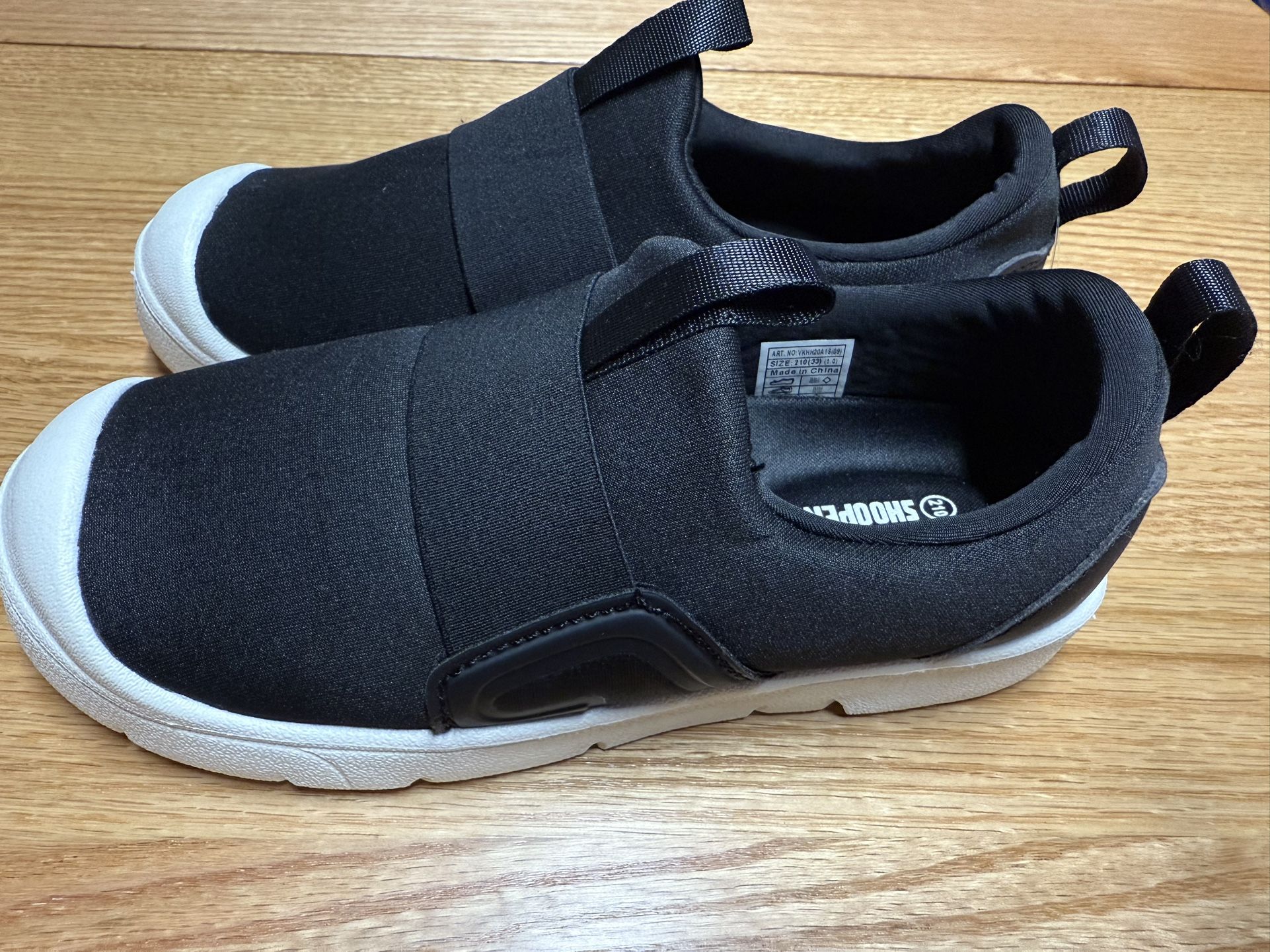 New kids shoes size 2 (each $15)