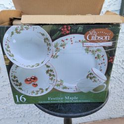 Gibson Christmas Charm Holly Berry 16 Piece Dinner & Salad & Bread Plates& Bowls new in open box