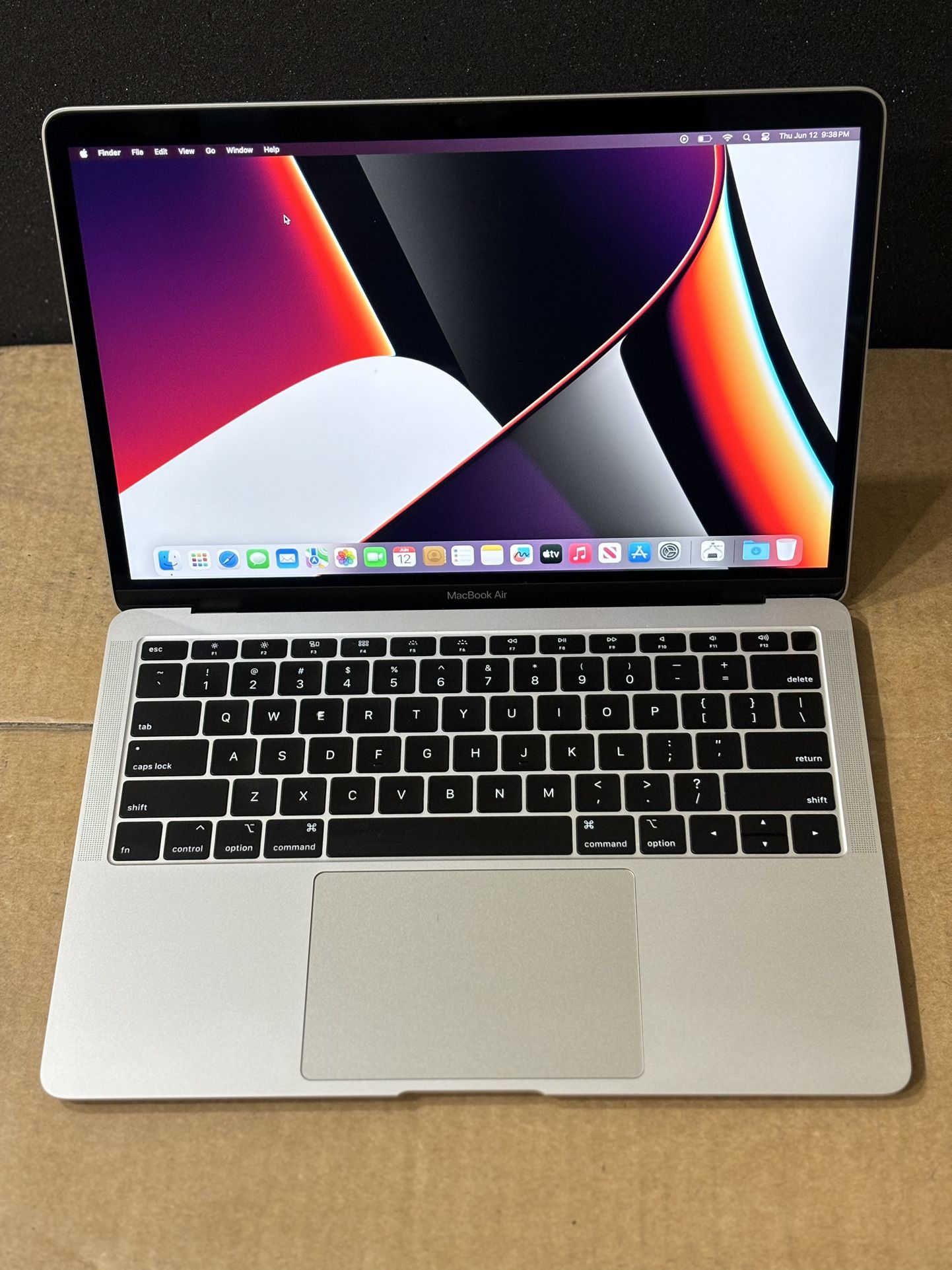 MacBook Air 13 2019 i5 8gb ram 128 Gb Ssd silver