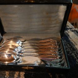 Six Vintage Teaspoons In Original Box 