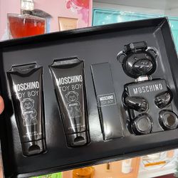 Moschino Toy Boy Gift Set /100ml $ 88 Set 🎁🎄❄️👌