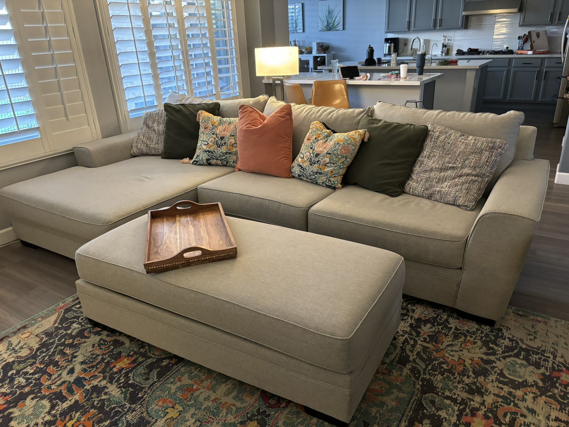 Left Arm facing Oversized Chaise With Sofa And Ottoman