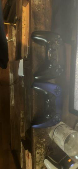 2 ps5 controllers