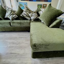 🛋️ Beautiful Green Sectional Sofa – Modern & Comfortable
