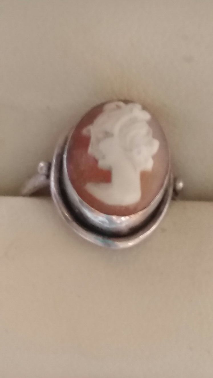 Vintage Cameo Ring in a Sterling setting