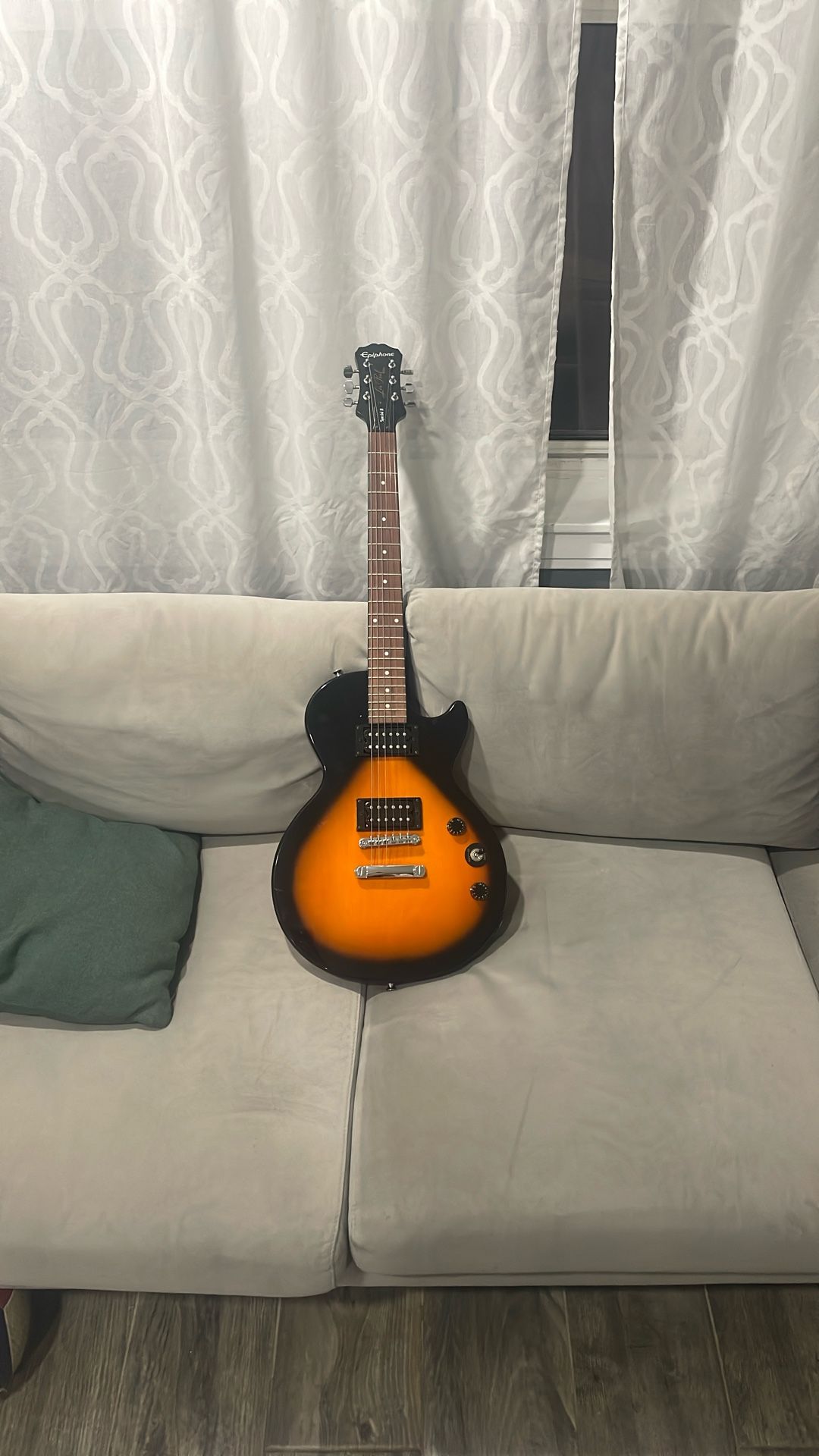 Epiphone Les Paul Special II w/ Amp