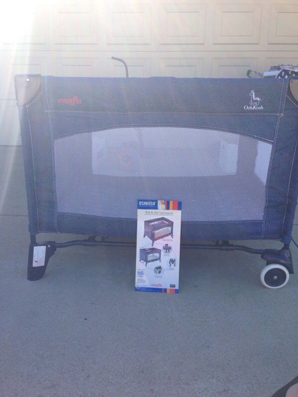 Oshkosh Roll & Go Evenflo crib