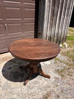 Round oak table