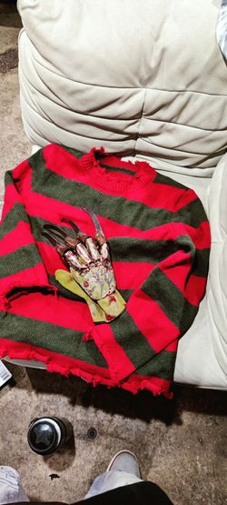 Nightmare on elm Street glove & sweater the shirt is real deal glove is replica 75$