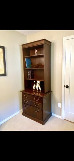 Of Division Skyline/fredinad Bookcase 