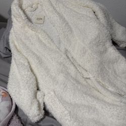 Ulta Beauty S/M White Robe 