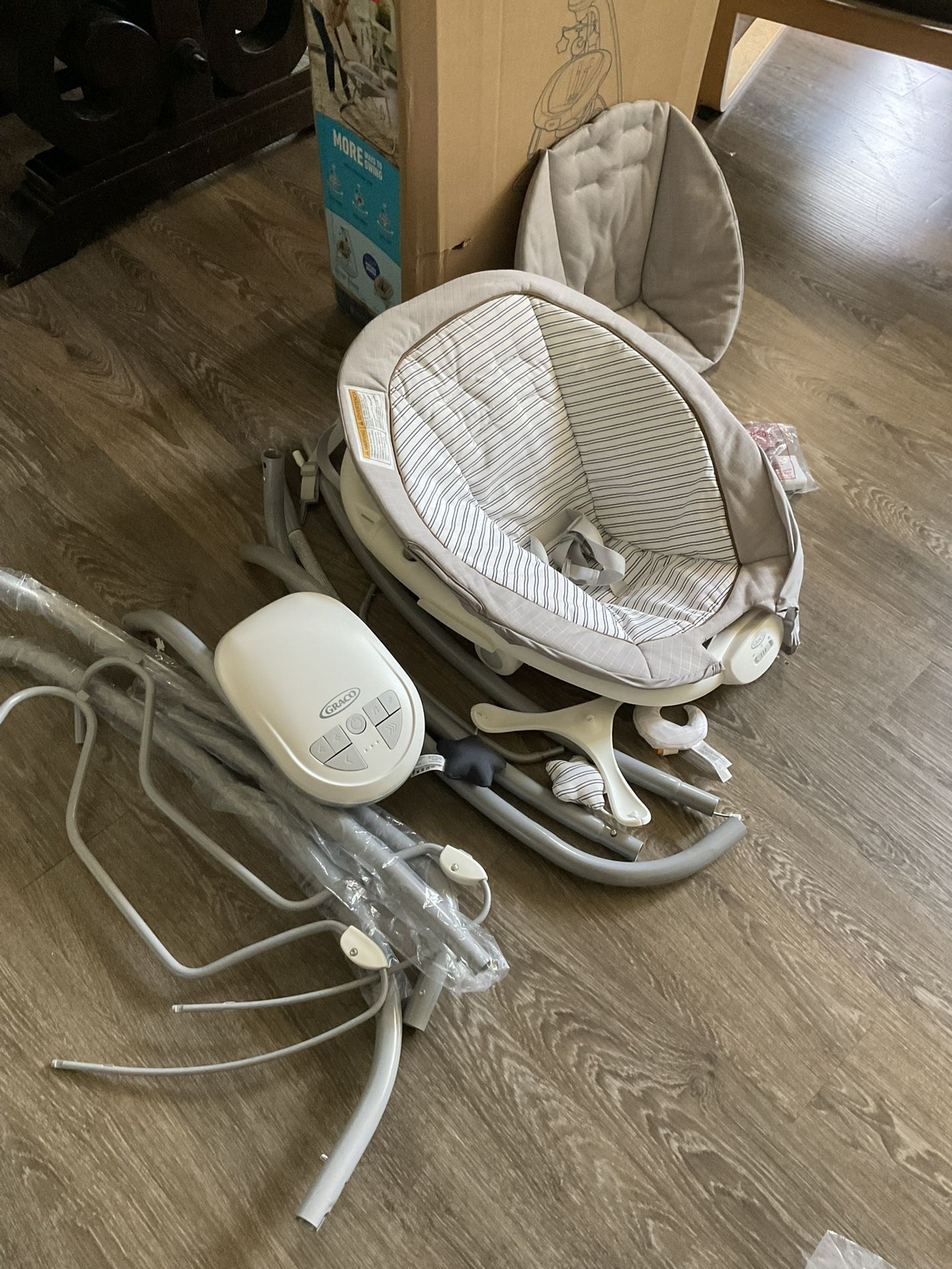 Like New Graco DuetConnect Deluxe Multi Direction Baby Swing