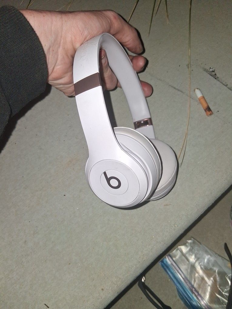 Beats Solo 4