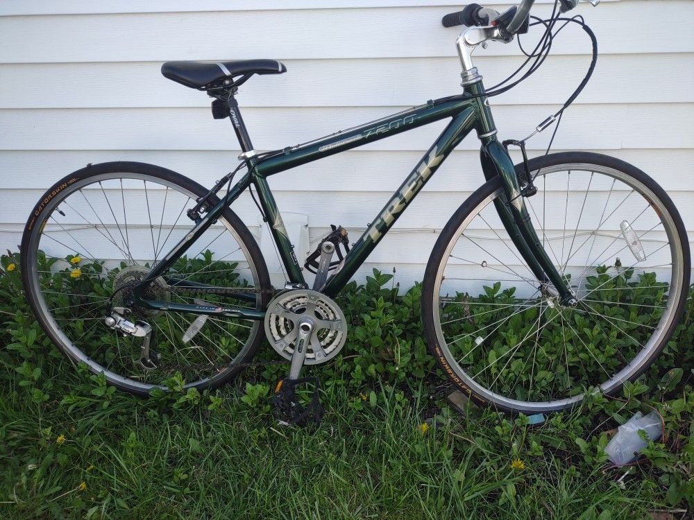 Trek 7200 Multi Track,21 Speeds,700v Rims, Continental Gator Skin
