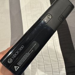 XBOX 360 (Plus 6 Games Included)