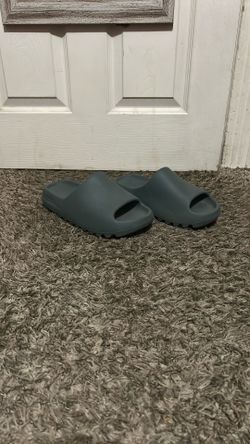 Yeezy Slide Size 10