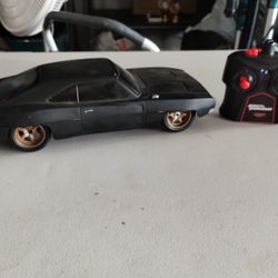 Jada Toys Fast & Furious Dom's 1968 Dodge Charger (Widebody) R/C. 