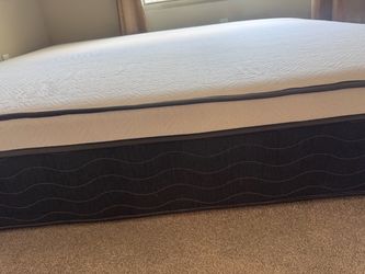 King size bed very clean barely used