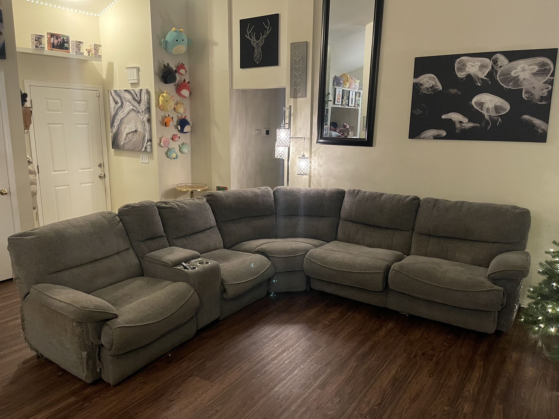 Free Electric Sectional Reclining Couch With Pull Out Bed