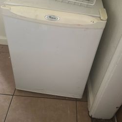Mini Fridge 