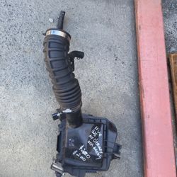2011 Infiniti G25 Air Cleaner Box Assembly