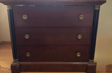 3 Drawer Chest - Fleetwood Fine Furniture Inc.