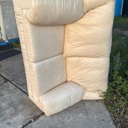 10 Dollar Couch 