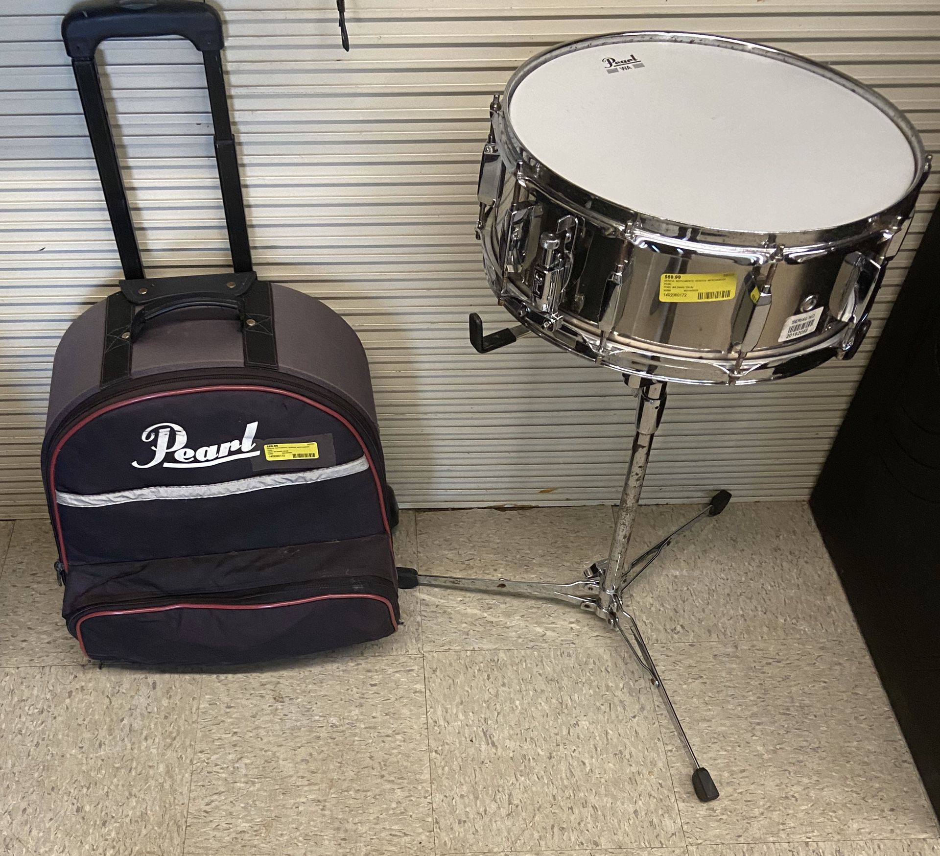 Pearl brand snare drum with case