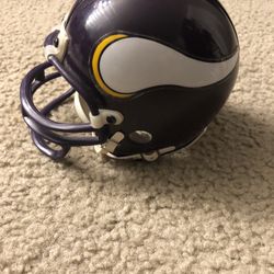 1995 Riddell Minnesota Vikings NFL Mini Helmet 3 5/8 Red for Sale in San  Antonio, TX - OfferUp