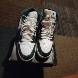 Men's 13 Green And White 