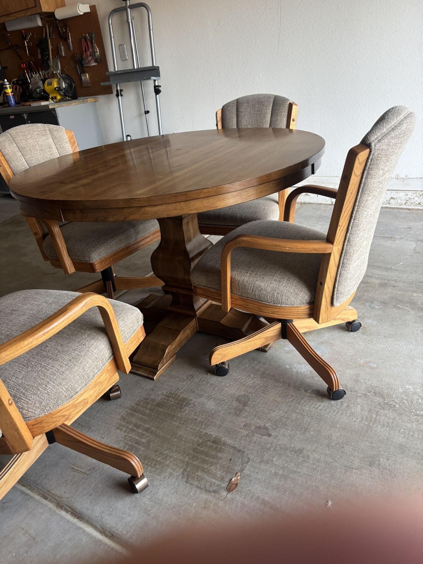 Pedestal table And 4 Chairs. price Reduced From $200 To$150. Must Sell!