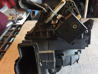 02 Nissan Ultima 2.5 Blower Motor & Door Motors.
