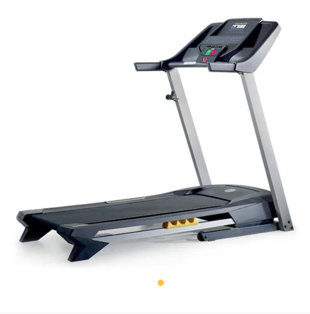 Like New 420 golds gym treadmill
