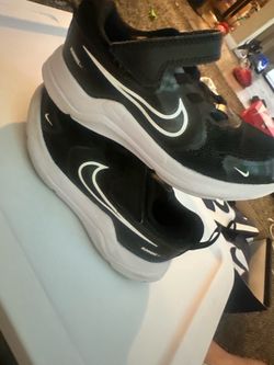 Kids Nike shoes sz 11.5c