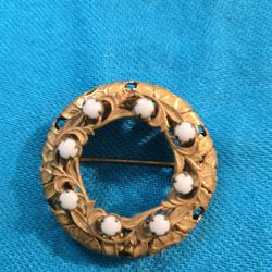 Unsigned Marian Haskell Wreath Brooch