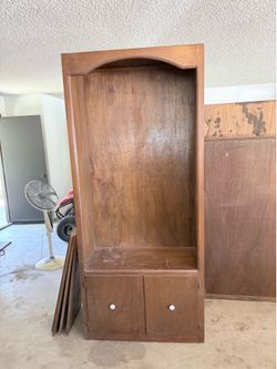 Oak display cabinet/bookshelf