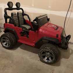 Free Kids Electric Jeep (doesn’t start)