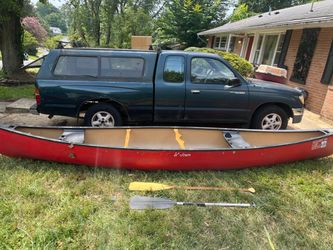 Old Town Discovery 169 Canoe + 2 Paddles Included